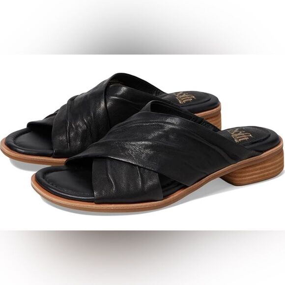 NWOB Sofft Fallon Womens Leather Slides Sandals With Comfort Footbed 7.5 M - Picture 1 of 8